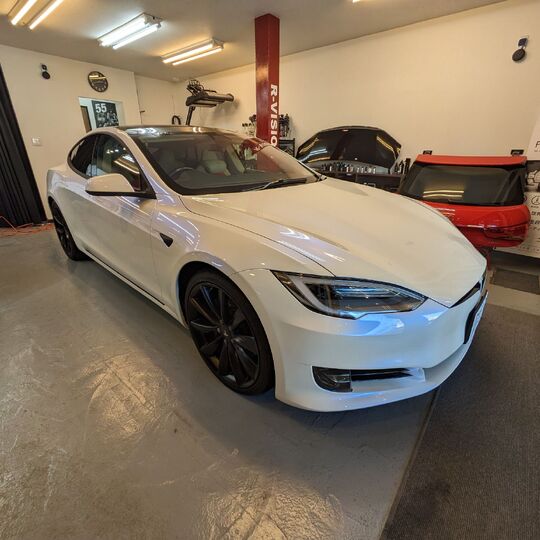 TESLA MODEL S