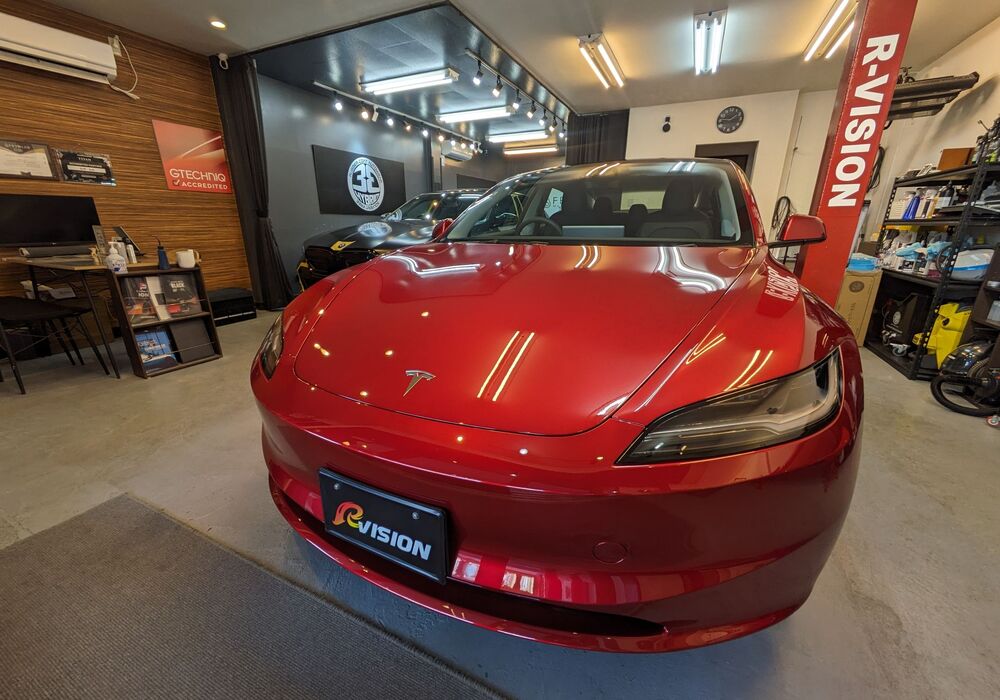 TESLA MODEL 3
